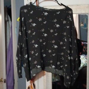 💜 3/$15💜Floral Patterned Oberdizef Top By Grade And Gather